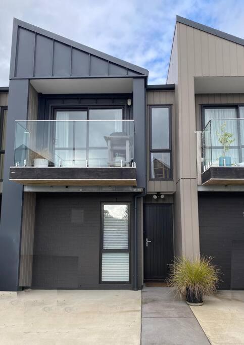 Modern Mangere Town House Villa Auckland Bagian luar foto